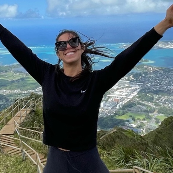 Black pullover sweatshirt. Small - Picture 4 of 9